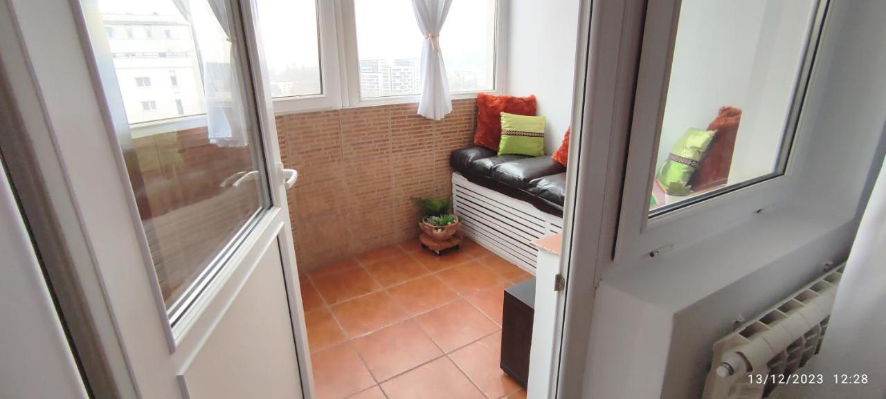 Platinum Apartment - Apartament Cu 3 Camere, 2 Dormitoare, 2 Bai, Bucatarie Complet Utilata, 2 Balcoane Bucharest Exterior photo